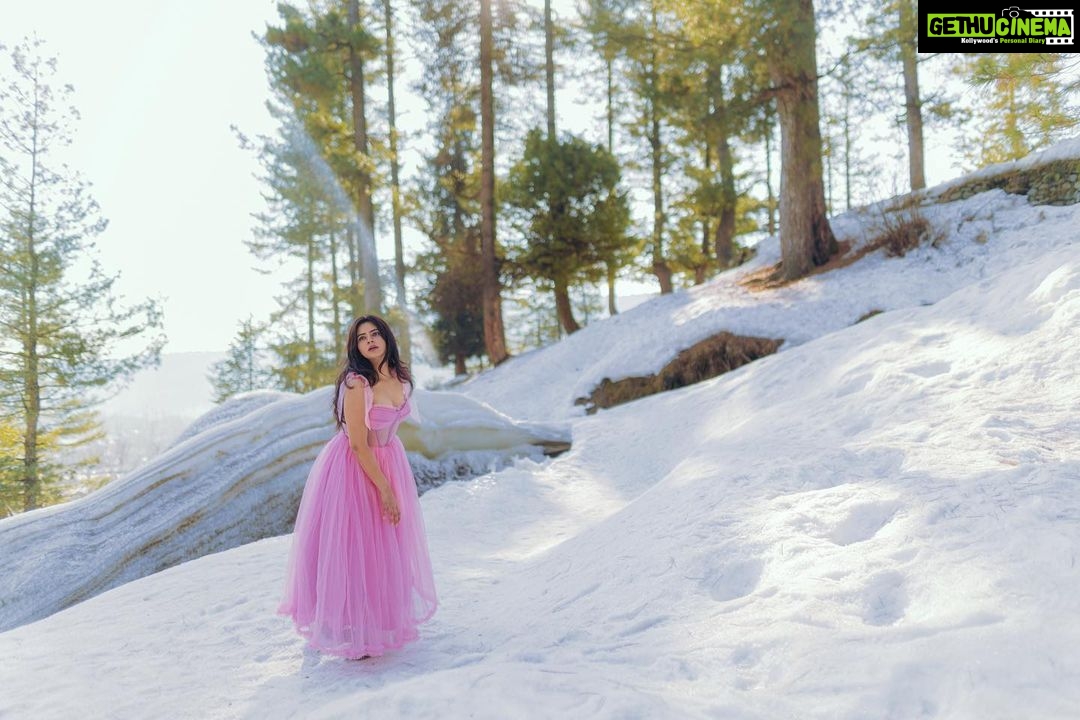 Soundariya Nanjundan Instagram - I'm wandering through a snow-covered landscape, where every step feels like a new adventure🌸 ❄️ Series : Frozen Girl 📸 - @karthikha_photography Stylist : @neelam_stylist Videography: @styl_by_prathi Assistant: @ranjith_ranil Edit : @incomplete.storiezz #soundariyananjundan 🌸 🌸 🌸 🌸 🌸 🌸 #kashmir #gulmarg #cinderella #instagram #reels #reelsinstagram #trending #india #destination #snow #winter #nature #mountains #photography #travel #mountain #love #naturephotography #winterwonderland #photooftheday #cold #snowday #instagood #adventure #travelphotography #ice #picoftheday #beautiful #sky Kashmir A Heaven On Earth