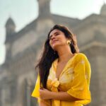 Soundariya Nanjundan Instagram - Wishing for a place where magic is real💛🪄 👑 📸- @bhoopalm_official Outfit- @kanthadesignstdo styledbyme ✨ 👑 👑 👑 👑 #soundariyananjundan #mumbai #gatewayofindia #travel #nature #travelphotography #photography #love #photooftheday #instagood #picoftheday #instagram #photo #wanderlust #naturephotography #adventure #art #travelblogger #instatravel #landscape #like #summer #explore #trip #vacation #follow #traveling #ig #happy #fashion Gateway of India