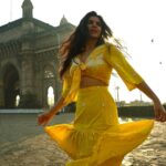Soundariya Nanjundan Instagram - Wishing for a place where magic is real💛🪄 👑 📸- @bhoopalm_official Outfit- @kanthadesignstdo styledbyme ✨ 👑 👑 👑 👑 #soundariyananjundan #mumbai #gatewayofindia #travel #nature #travelphotography #photography #love #photooftheday #instagood #picoftheday #instagram #photo #wanderlust #naturephotography #adventure #art #travelblogger #instatravel #landscape #like #summer #explore #trip #vacation #follow #traveling #ig #happy #fashion Gateway of India