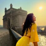 Soundariya Nanjundan Instagram - In This land of wonders, I am free to be myself and shine💛 👑 📸- @bhoopalm_official Outfit- @kanthadesignstdo styledbyme ✨ 👑 👑 👑 👑 #soundariyananjundan #mumbai #gatewayofindia #travel #nature #travelphotography #photography #love #photooftheday #instagood #picoftheday #instagram #photo #wanderlust #naturephotography #adventure #art #travelblogger #instatravel #landscape #like #summer #explore #trip #vacation #follow #traveling #ig #happy #fashion Gateway of India