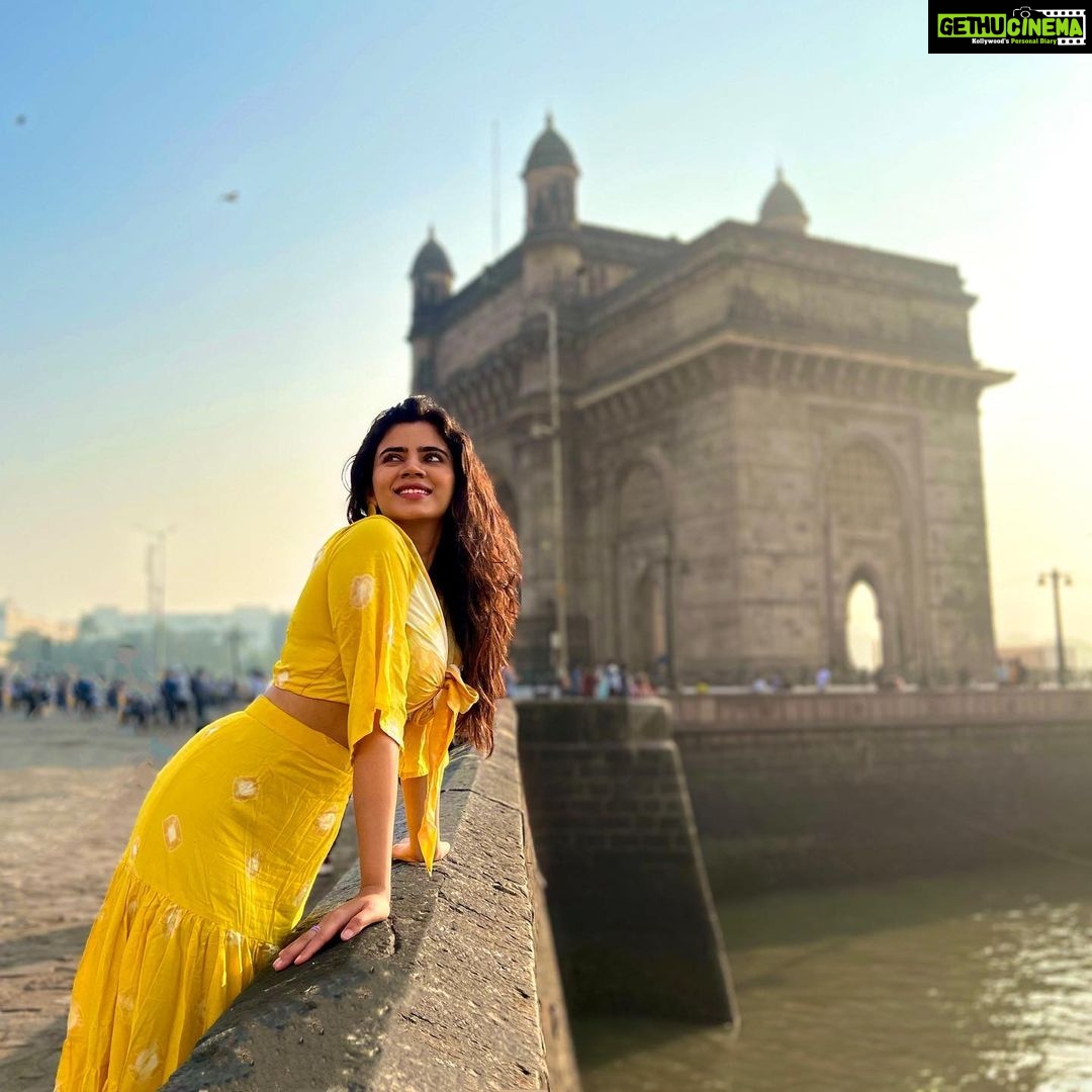 Soundariya Nanjundan Instagram - In This land of wonders, I am free to be myself and shineπ π πΈ- @bhoopalm_official Outfit- @kanthadesignstdo styledbyme β¨ π π π π #soundariyananjundan #mumbai #gatewayofindia #travel #nature #travelphotography #photography #love #photooftheday #instagood #picoftheday #instagram #photo #wanderlust #naturephotography #adventure #art #travelblogger #instatravel #landscape #like #summer #explore #trip #vacation #follow #traveling #ig #happy #fashion Gateway of India