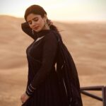 Soundariya Nanjundan Instagram - Black and the desert: a striking contrast of colors 🖤 🐪 📸- @bhoopalm_official 🐪 🐪 🐪 🐪 🐪 🐪 #soundariyananjundan #desert #travel #nature #photography #desertlife #travelphotography #adventure #instalike #love #instadaily #sunset #dubai #photooftheday #instagood #sahara #instagood #followforfollowback #art #travelgram #sand #explore #naturephotography #uae #model #mountains #wanderlust #photo #instagram #desertvibes
