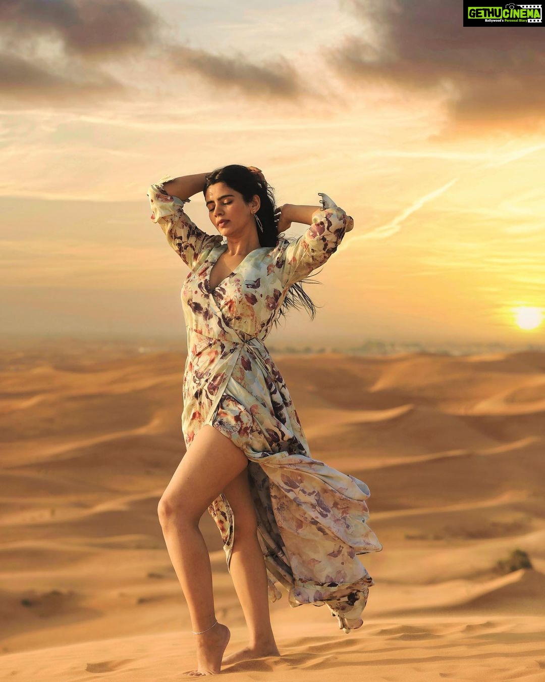 Soundariya Nanjundan Instagram - Follow me to the desertποΈ π« she dares the stars to fade and the jealous sun will rise again to cool the heat she's made π ποΈ "The best of me is yet to come." ποΈ πΈ - @bhoopalm_official Outfit- @sankalptheboutique #styledbyme β¨ ποΈ ποΈ ποΈ ποΈ ποΈ #soundariyananjundan #desert #travel #nature #photography #desertlife #travelphotography #adventure #love #landscape #sunset #dubai #photooftheday #instagood #sahara #instagram #art #travelgram #sand #explore #uae #naturephotography #uae #instagood #mountains #dubaidesert #instalike #desertvibes #fashion #fashionblogger #photooftheday #photography #instagood #instalike #likesforlike Dubai Desert