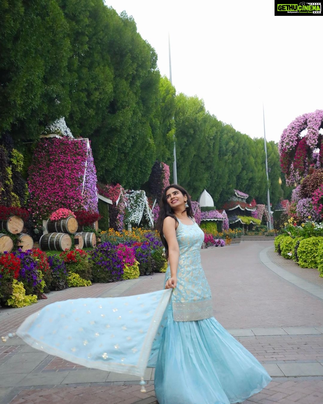 Soundariya Nanjundan Instagram - Lost in a sea of flowers π π» Not a garden person, but still i love to enjoy the beauty of flowers ππΌ #flowers #naturelover" π» πΈ- @bhoopalm_official Outfit- @kiarainchennai π» π» π» π» π» #soundariyananjundan #dubai #uae #mydubai #dubailife #abudhabi #love #naturephotography #fashion #garden #flower #dubaimiraclegarden #instagram #qatar #dubaimall #instagood #india #travel #photography #luxury #dubaifashion #emirates #dubaimarina #burjkhalifa #saudiarabia #paris #bahrain #dubailifestyle Dubai Miracle Garden