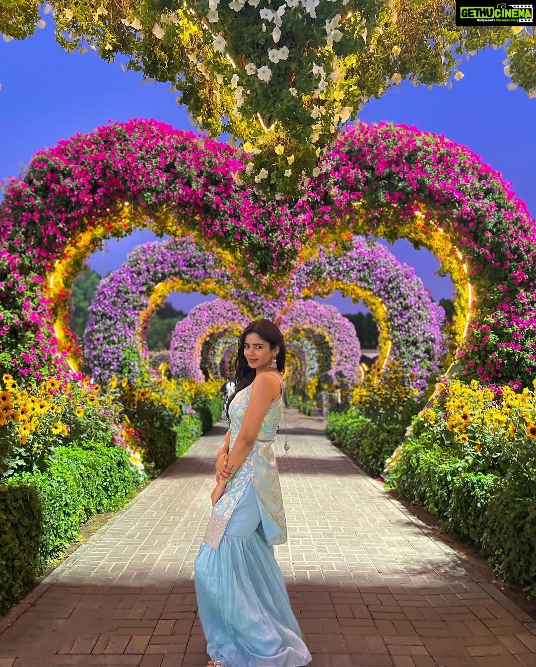 Soundariya Nanjundan Instagram - Lost in a sea of flowers π π» Not a garden person, but still i love to enjoy the beauty of flowers ππΌ #flowers #naturelover" π» πΈ- @bhoopalm_official Outfit- @kiarainchennai π» π» π» π» π» #soundariyananjundan #dubai #uae #mydubai #dubailife #abudhabi #love #naturephotography #fashion #garden #flower #dubaimiraclegarden #instagram #qatar #dubaimall #instagood #india #travel #photography #luxury #dubaifashion #emirates #dubaimarina #burjkhalifa #saudiarabia #paris #bahrain #dubailifestyle Dubai Miracle Garden