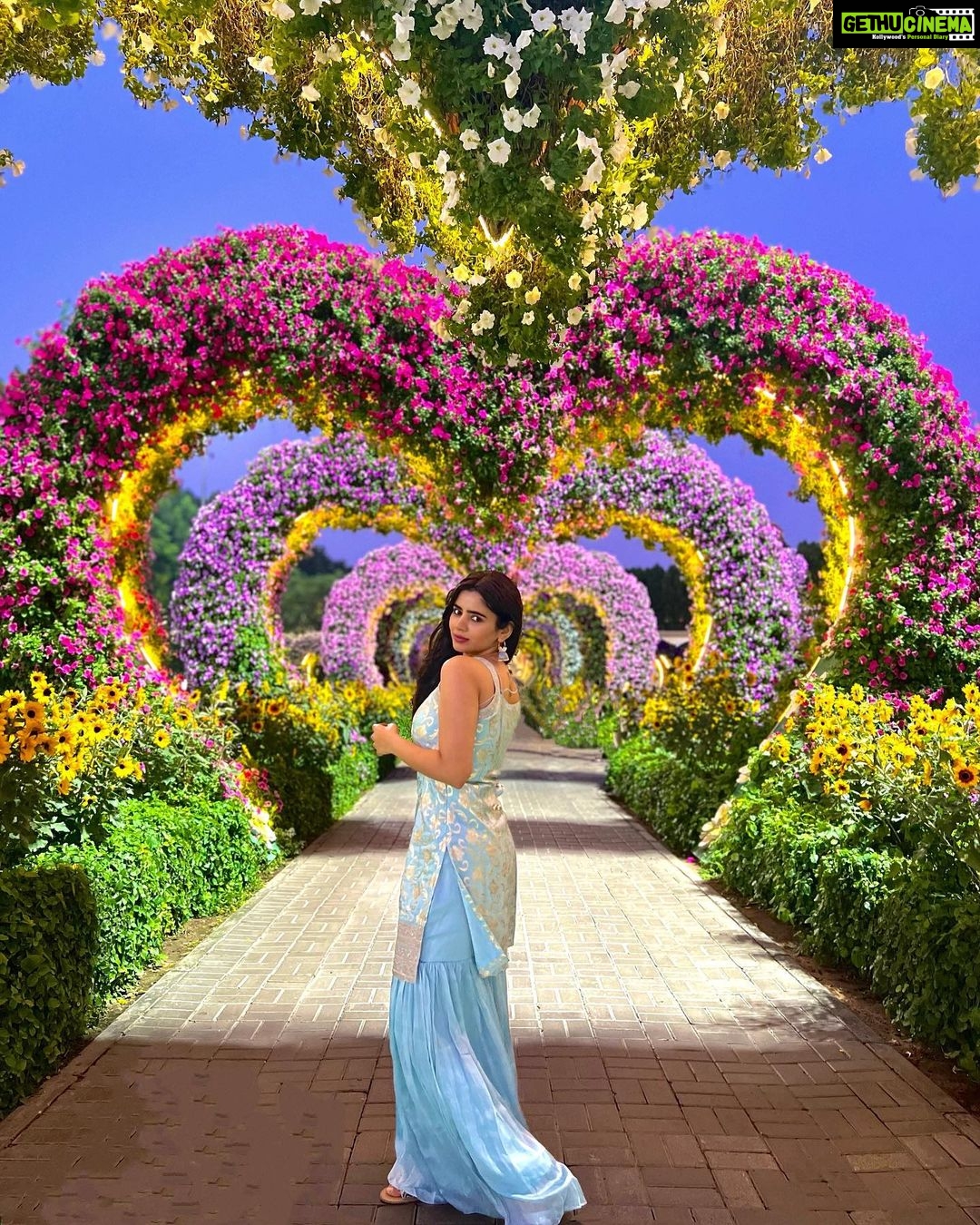 Soundariya Nanjundan Instagram - Lost in a sea of flowers π π» Not a garden person, but still i love to enjoy the beauty of flowers ππΌ #flowers #naturelover" π» πΈ- @bhoopalm_official Outfit- @kiarainchennai π» π» π» π» π» #soundariyananjundan #dubai #uae #mydubai #dubailife #abudhabi #love #naturephotography #fashion #garden #flower #dubaimiraclegarden #instagram #qatar #dubaimall #instagood #india #travel #photography #luxury #dubaifashion #emirates #dubaimarina #burjkhalifa #saudiarabia #paris #bahrain #dubailifestyle Dubai Miracle Garden