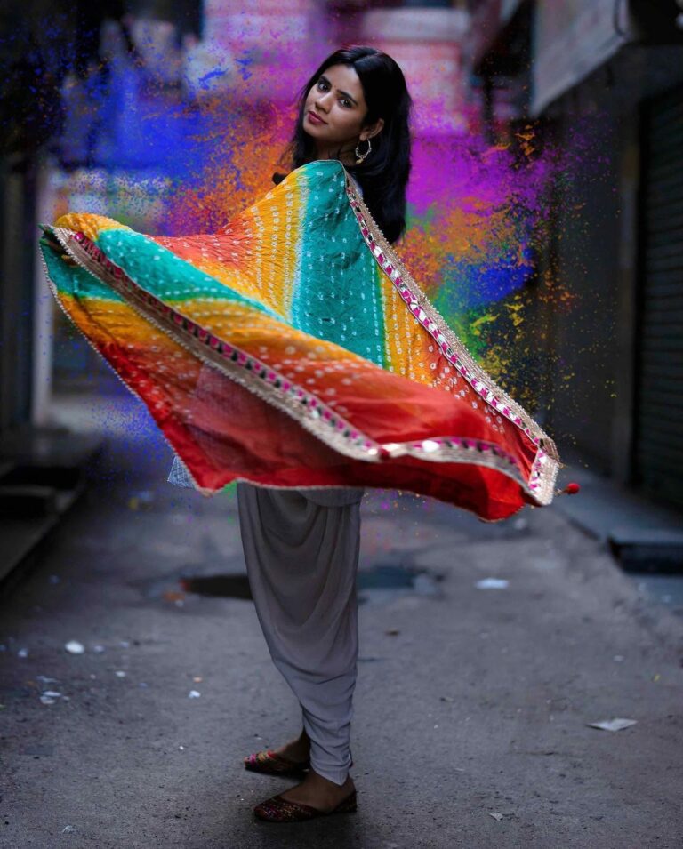 Soundariya Nanjundan Instagram - I prefer living in colors 🌈 #happyholi 💛 ☆ 📸- @rahulravindran Outfit - @instorefashions #styledbyme ✨ ☆ ☆ ☆ ☆ ☆ #soundariyananjundan #chennai #soundariya #actress #tamilcinema #model #actor #tamilnadu #bangalore #cinema #modellife #soundarya #soundaryananjundan #modelling #fashion #outfitoftheday #ootdfashion #reels #reelsinstagram #photo #photographer #camera #lifestyle #fashionblogger #travel #holi Sowcarpet