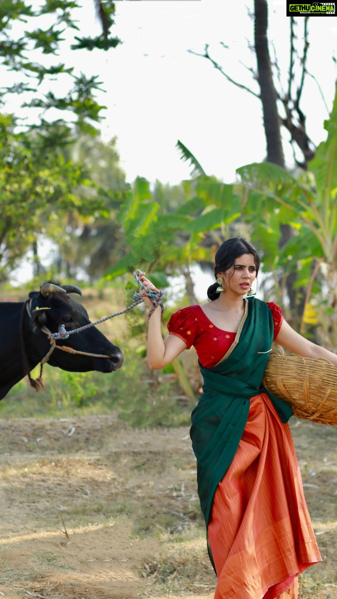 Soundariya Nanjundan Instagram - In the company of cows, discovering the heartwarming charm of the village🌳🐄 🍃 Outfit- @ekantastudio 🎥- @bhoopalm_official Styledbyme🍁 🌱 🌱 🌱 #JoshMeinAaja @officialjoshapp @joshapp.tamil 🌱 #soundariyananjundan #bangalore #village #nature #photography #travel #villagelife #naturephotography #love #photooftheday #india #instagram #travelphotography #soundarya #instagood #summer #photo #sky #mountains #beautiful #picoftheday #naturelovers #art #life #instagood #instalike #southindian #indiangirl Bangalore, India