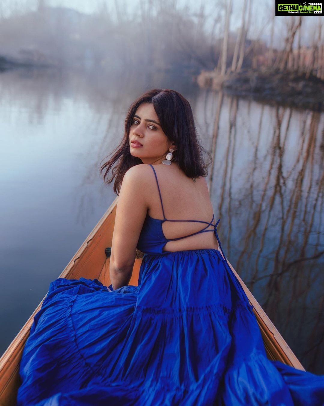 Soundariya Nanjundan Instagram - Majesty on the Lakeโต๏ธ Conquering the Waters with Elegance๐ . ๐ธ- @karthikha_photography Styling- @neelam_stylist ๐ ๐ ๐ ๐ ๐ . #soundariyananjundan #water #kashmir #srinagar #instagram #lake #followforfollowback #trending #india #destination #nature #mountains #photography #travel #love #naturephotography #photooftheday #instagood #adventure #travelphotography #picoftheday #beautiful #sky #hills #forest #jammukashmir #instagood #boat Srinagar, Jammu and Kashmir