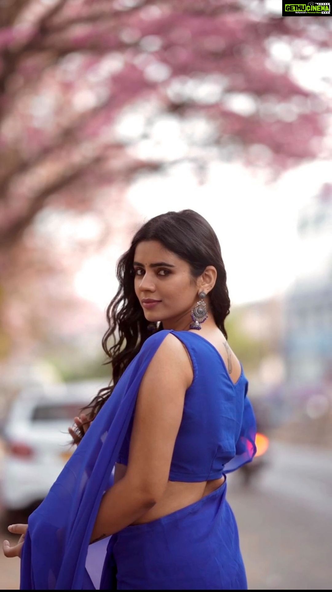 Soundariya Nanjundan Instagram - With each step, I am transported to a realm of dreamy splendor, wrapped in the saree π¦ π π₯- @hegdearun @reflectionofmymemories π π π π #JoshMeinAaja @officialjoshapp @joshapp.tamil . . #soundariyananjundan #bangalore #kannadiga #saree #sareelove #fashion #sarees #sareesofinstagram #sareefashion #sareedraping #indianwear #sareeblouse #india #ethnicwear #love #traditional #sareeindia #instalike #indianfashion #sareelover #style #instagram #sareestyle #instagood #instagram #reelsinstagram #reels #reelitfeelit #flowers #followforfollowback Bangalore, India