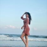 Soundariya Nanjundan Instagram - Let the sea set you free 👣 . Salty kisses > sandy toes 📸- @crackjackphotography 🌊 🌊 🌊 🌊 🌊 🌊 #soundariyananjundan #beach #travel #summer #sea #nature #photography #sunset #love #beachlife #ocean #photooftheday #instagood #beautiful #vacation #travelphotography #picoftheday #sky #instagram #beachvibes #travelgram #waves #photo #sand #fashion #like #naturephotography #surf #instagood #instagram #followforfollowback #likesforlike Somewere In The World :)