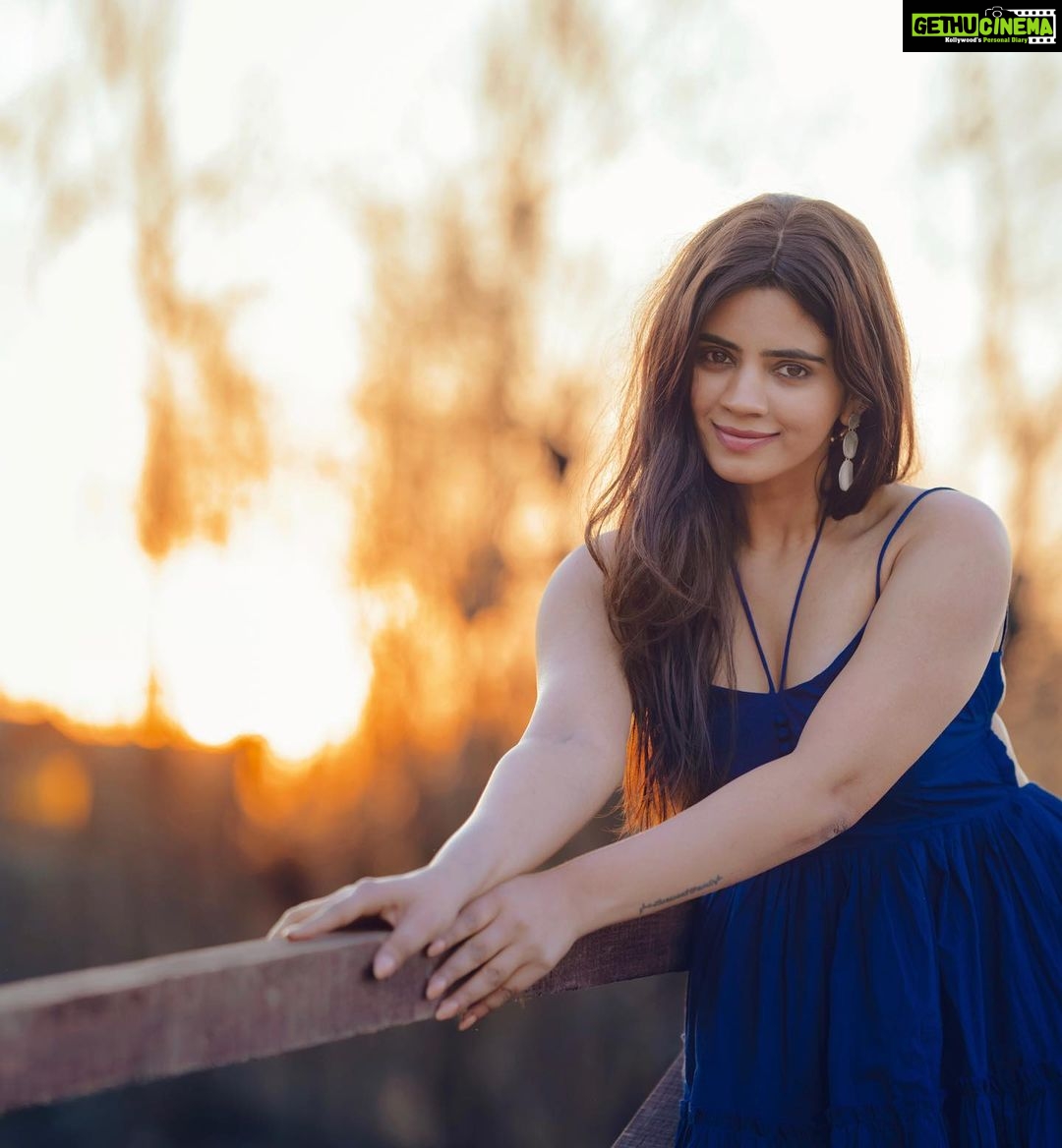 Soundariya Nanjundan Instagram - அடடா என் கண் முன்னாடி அவளே வந்து நின்றாளே… 🍂 . 📸- @karthikha_photography Styling- @neelam_stylist 🍁 🍁 🍁 🍁 🍁 . #soundariyananjundan #karthikha_photography #kashmir #srinagar #instagram #reels #reelsinstagram #trending #india #destination #nature #mountains #photography #travel #love #naturephotography #photooftheday #instagood #adventure #travelphotography #picoftheday #beautiful #sky #hills #forest #jammukashmir #instagood #reelitfeelit Srinagar, Jammu and Kashmir