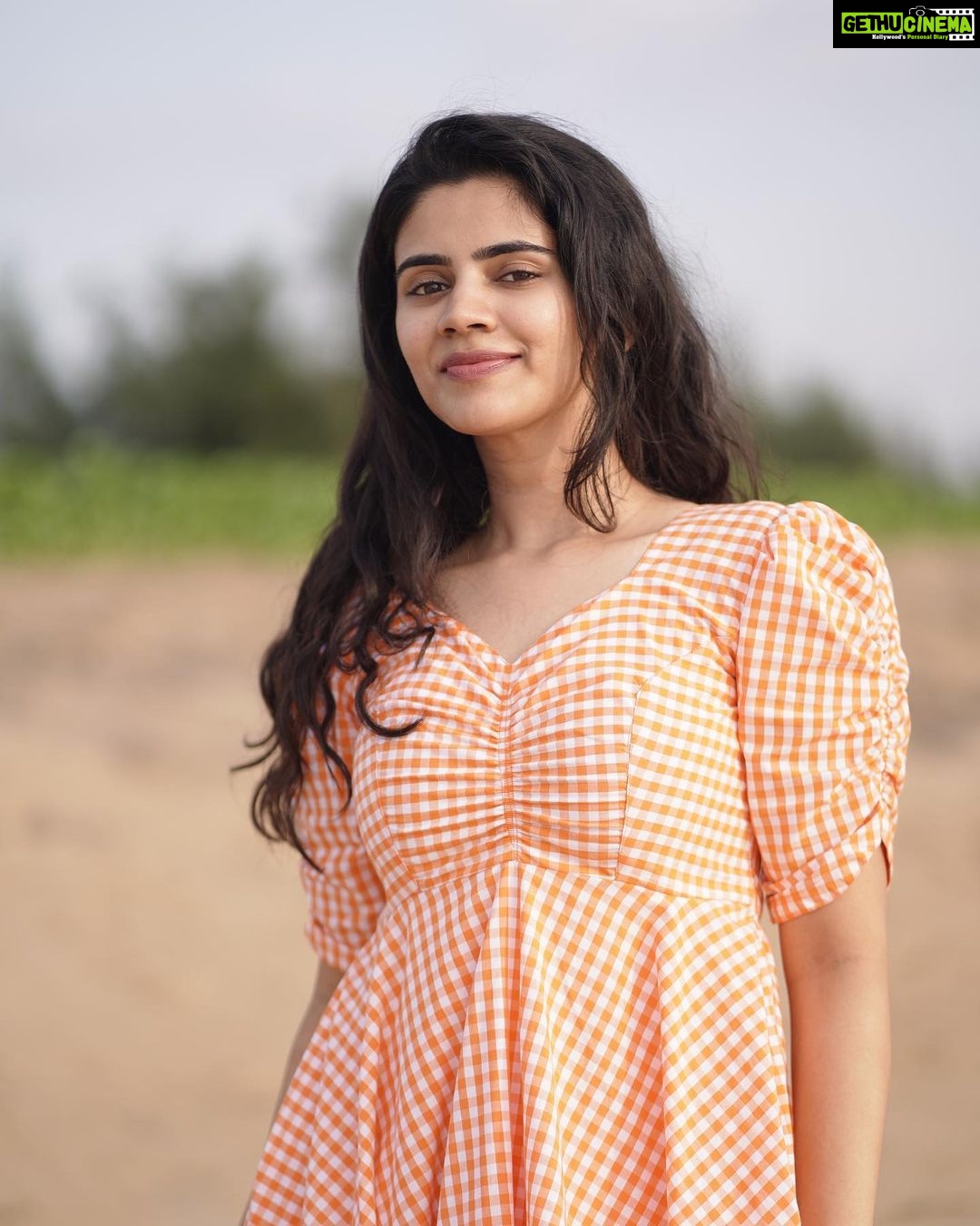 Soundariya Nanjundan Instagram - Dare to be unapologetically yourself, and watch how not giving a damn sets you free. 🚫🦋 #UnleashYou" #nomakeup #bareskin . Outfit- @yaakkai_apparel 📸 - @barath_blze Styling- @tharsika_tharshi ✨ . #soundariyananjundan