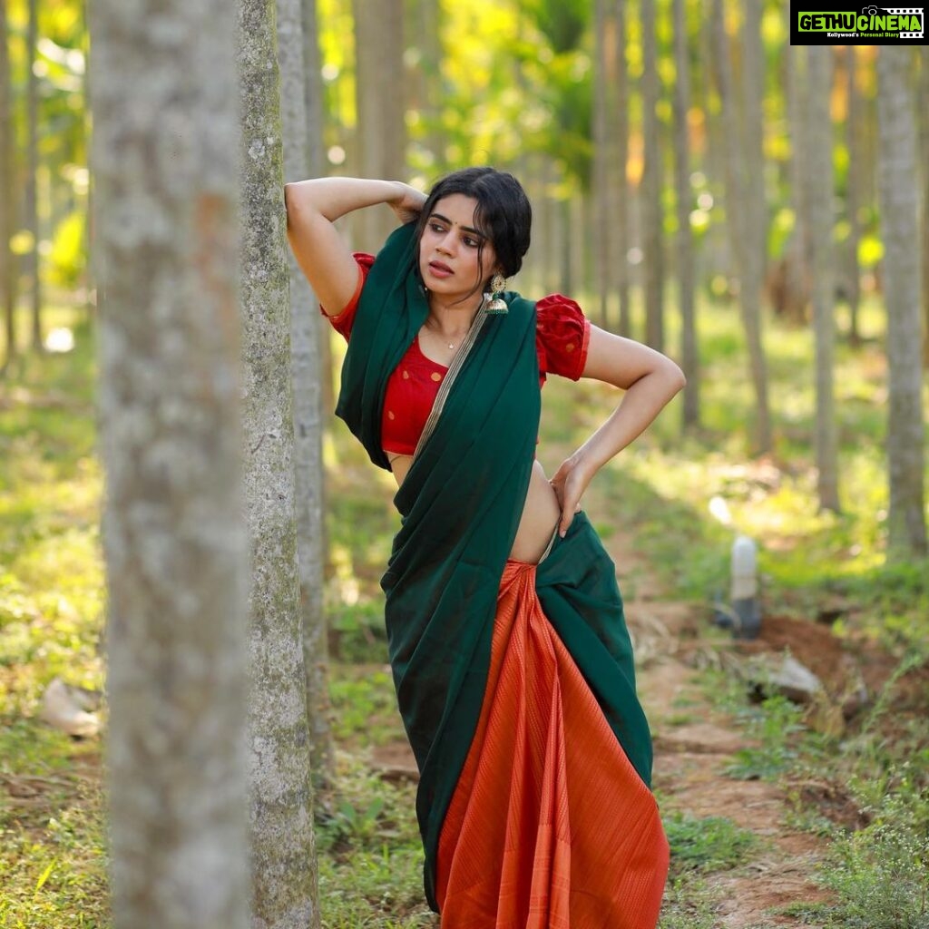 Soundariya Nanjundan Instagram - Countryside Chic 😉🌴 . #soundariyananjundan