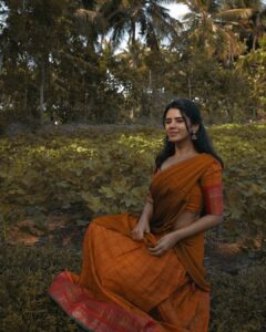 Soundariya Nanjundan Instagram - சௌந்தர்யா 🧡 🍂 📸 - @bhoopalm_official Half saree- @ekantastudio 🍂 🍂 🍂 🍂 🍂 🍂 #soundariyananjundan #kumbakonam #tamilnadu #instagram #instagood #outfit #indian #halfsaree #saree #lehenga #sareelove #sarees #halfsarees #pattusaree #halfsareelove #sareesofinstagram #fashion #traditional #blouse #sareeblouse #ethnicwear #lehengacholi #sareelovers #sareedraping #pattu #lehanga #pattupavadai #pattulehenga #dupatta #sareefashion Kumbakonam/கும்பகோணம்