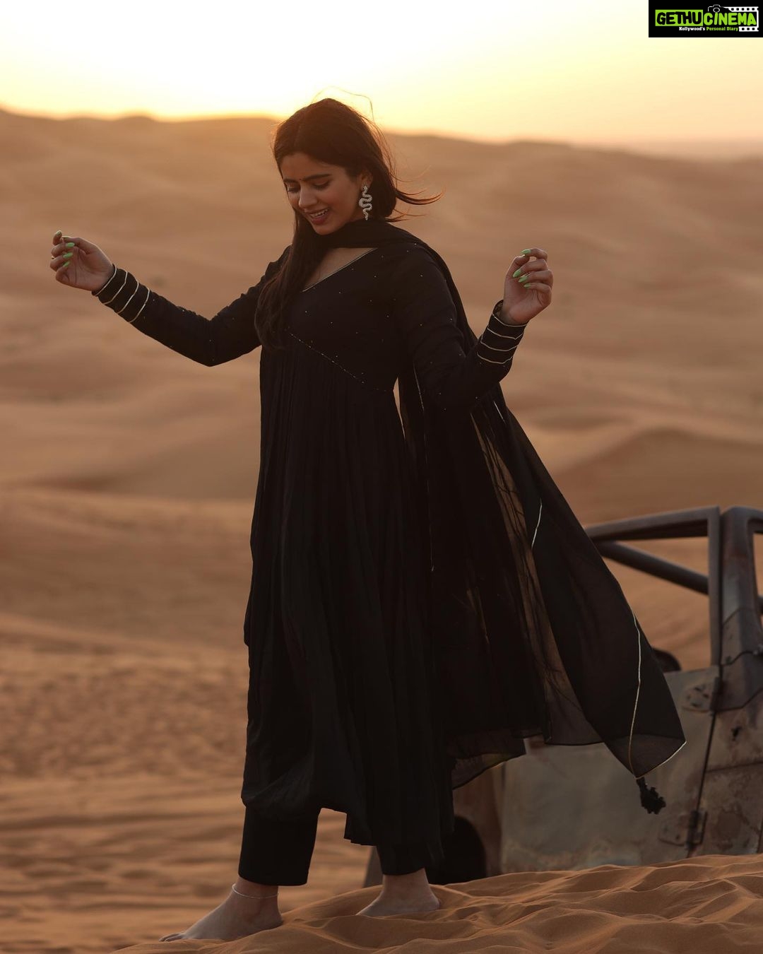 Soundariya Nanjundan Instagram - The last one from the black dress series🤭... until I discover a new pair of black dress😉! . #BlackForever" 🏜️ 📸- @bhoopalm_official 🐪 🐪 🐪 🐪 🐪 🐪 #soundariyananjundan #desert #travel #nature #photography #desertlife #travelphotography #adventure #instalike #love #instadaily #sunset #dubai #photooftheday #instagood #sahara #instagood #followforfollowback #art #travelgram #sand #explore #naturephotography #uae #model #mountains #wanderlust #photo #instagram #desertvibes