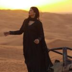 Soundariya Nanjundan Instagram - Black and the desert: a striking contrast of colors 🖤 🐪 📸- @bhoopalm_official 🐪 🐪 🐪 🐪 🐪 🐪 #soundariyananjundan #desert #travel #nature #photography #desertlife #travelphotography #adventure #instalike #love #instadaily #sunset #dubai #photooftheday #instagood #sahara #instagood #followforfollowback #art #travelgram #sand #explore #naturephotography #uae #model #mountains #wanderlust #photo #instagram #desertvibes