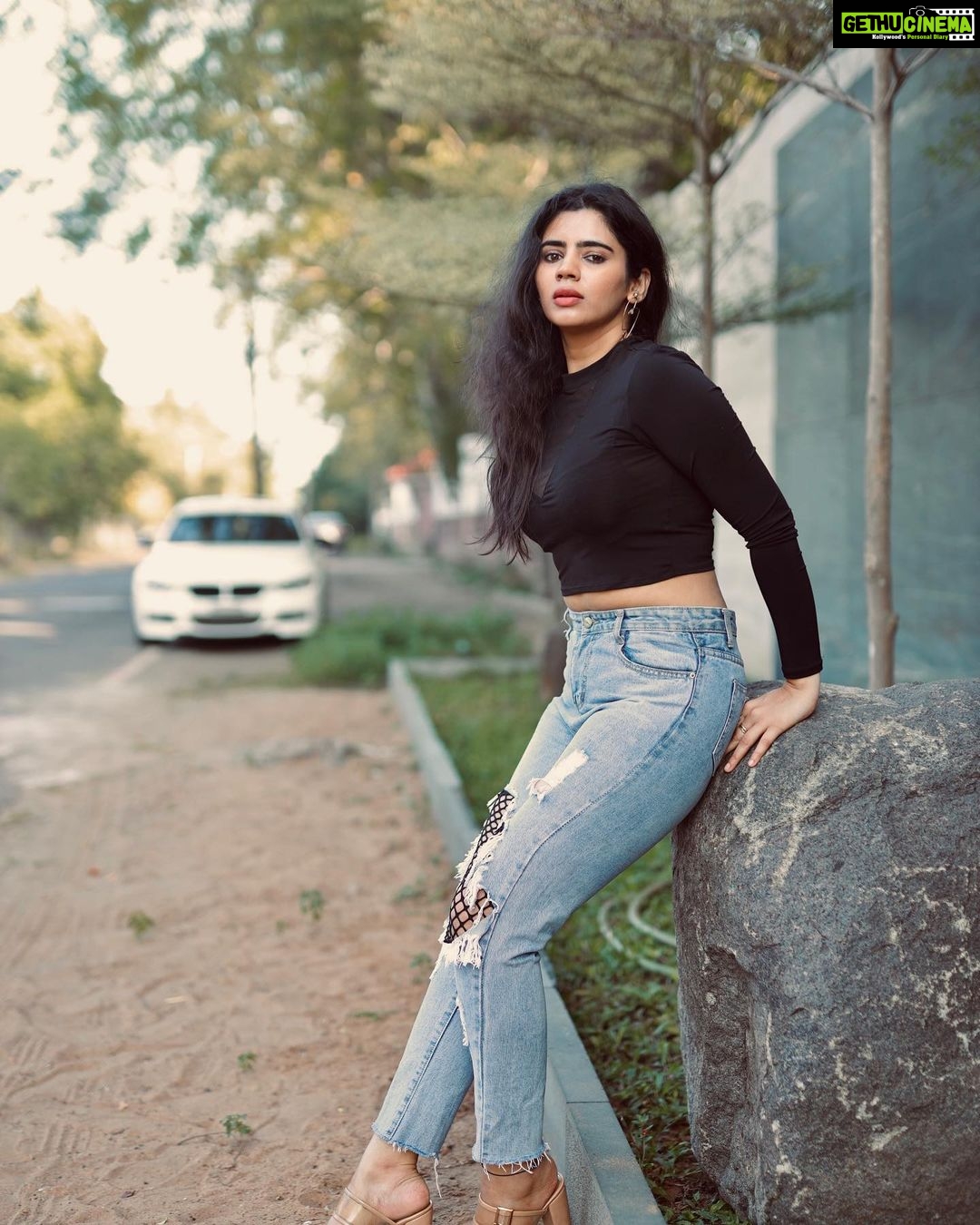 Soundariya Nanjundan Instagram - Setting my own fashion rules like a boss! #StyleGameOnPoint" ā The best accessory is my confidence , and my dressing style speaks volumes ā šø- @crackjackphotography #styledbyme ā ā ā ā ā ā #soundariyananjundan #chennai #kannadiga #soundariya #actress #tamilcinema #model #actor #tamilnadu #bangalore #cinema #modellife #soundarya #soundaryananjundan #modelling #fashion #outfitoftheday #ootdfashion #reels #reelsinstagram #photo #photographer #camera #lifestyle #fashionblogger #travel #blackandwhite #black Tamilnadu,India
