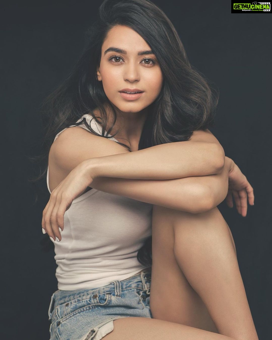 Soundarya Sharma Instagram - Just 🤍 Lensed by: @prasadnaaik Make Up : @puneetbsaini Hair: @georgiougabriel Styling: @alliaalrufai Prasad Naik Studio