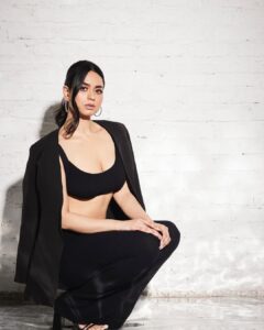 Soundarya Sharma Instagram - ♠️ Lensed by: @trishasarang Styled by: @khyatibusa Black co-ord & blazer: @miakee.official Shoes: @conceptstoresource HMU: @simua_996 Studio: @whiteboxstudiomumbai