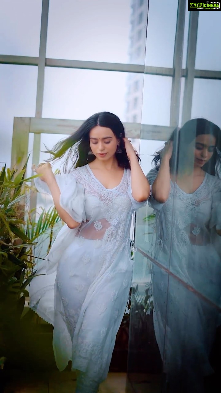 Soundarya Sharma Instagram - प्यार 🤍