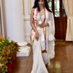 Soundarya Sharma Instagram - चाँदनी Returns moment again 🤍🕊️ with an 🏅🏆 ☺️ #StreeShaktiRashtriyaPuruskar 2023 . . . Styled by: @nidhikurda Raj Bhavan