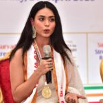 Soundarya Sharma Instagram - चाँदनी Returns moment again 🤍🕊️ with an 🏅🏆 ☺️ #StreeShaktiRashtriyaPuruskar 2023 . . . Styled by: @nidhikurda Raj Bhavan