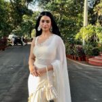 Soundarya Sharma Instagram - चाँदनी Returns moment again 🤍🕊️ with an 🏅🏆 ☺️ #StreeShaktiRashtriyaPuruskar 2023 . . . Styled by: @nidhikurda Raj Bhavan