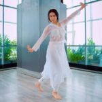 Soundarya Sharma Instagram - ताल से ताल मिला …. सादगी में अलग ही सुकून है 🤍 #WhiteLove #reelsinstagram #reelitfeelit #Dance #trending #TrendingReels