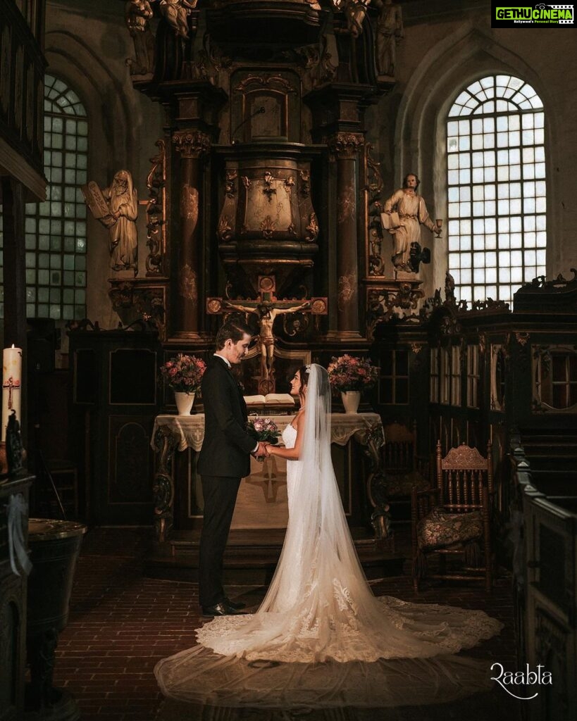 Sreejita De Instagram - Sreejita x Michael 🫶🏻 Couple: @sreejita_de & @michael_b.p MUA: @hinamakeupofficial #RealWithRaabta #Raabta #RaabtaStudios #WeddingPhotography #DestinationWedding #DestinationPhotographer #LuxuryWedding #Photography #WeddingPortraits #IndianWeddingPhotopgrapher #CelebrityWedding #Germany #GermanWedding #GermanWeddingPhotographer #InstaBraut #Hamburg #GermanBride Hamburg, Germany