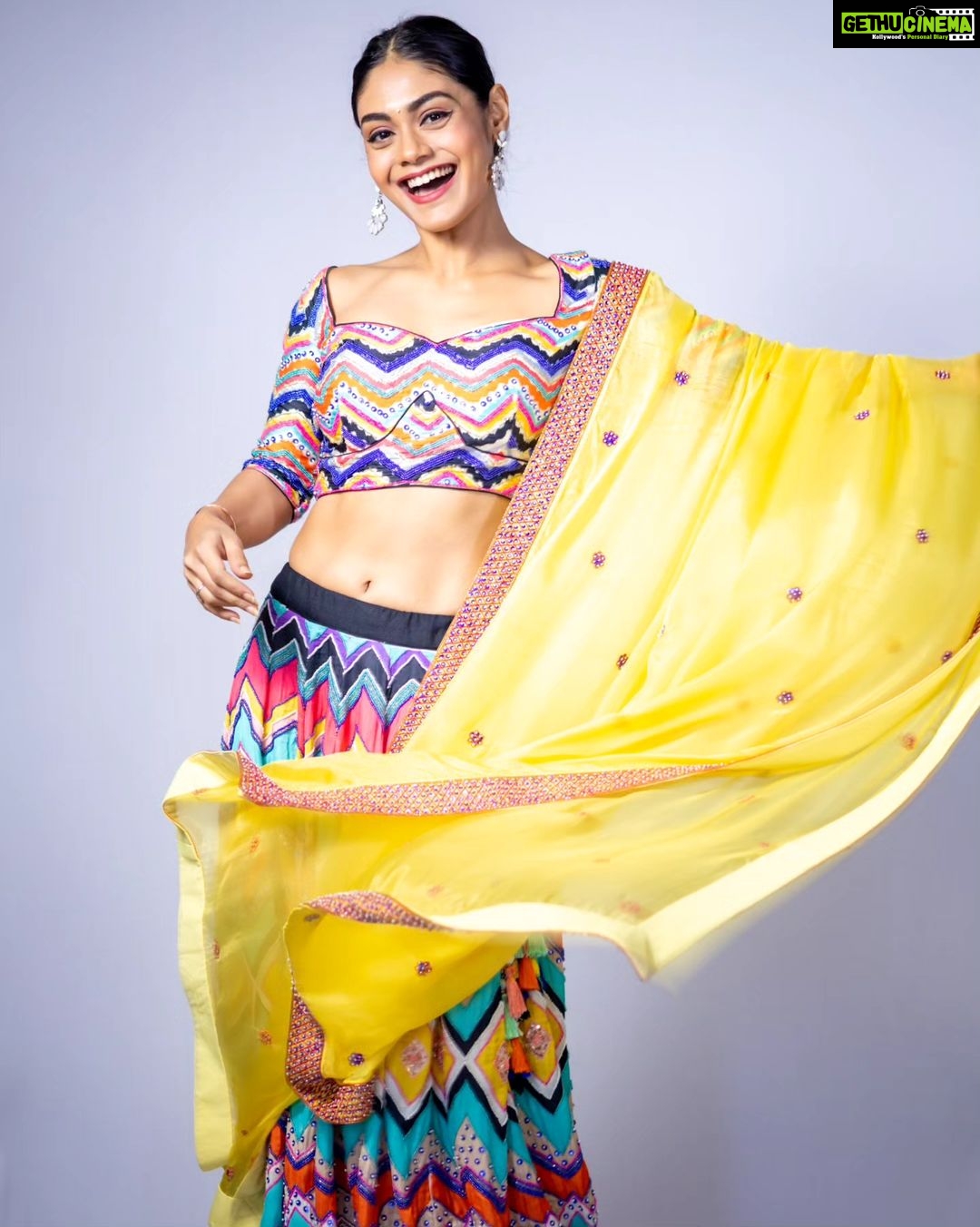 Sreejita De Instagram - 🌟 Weaving a colorful tapestry of tradition, fashion, and grace. 🌈✨ 🎬Shot & Edited by @ashmaneditors Wearing: @pariscreation7 #sreejitade #traditional #indianoutfit #photoshoot #style #viral #explorepage #trending
