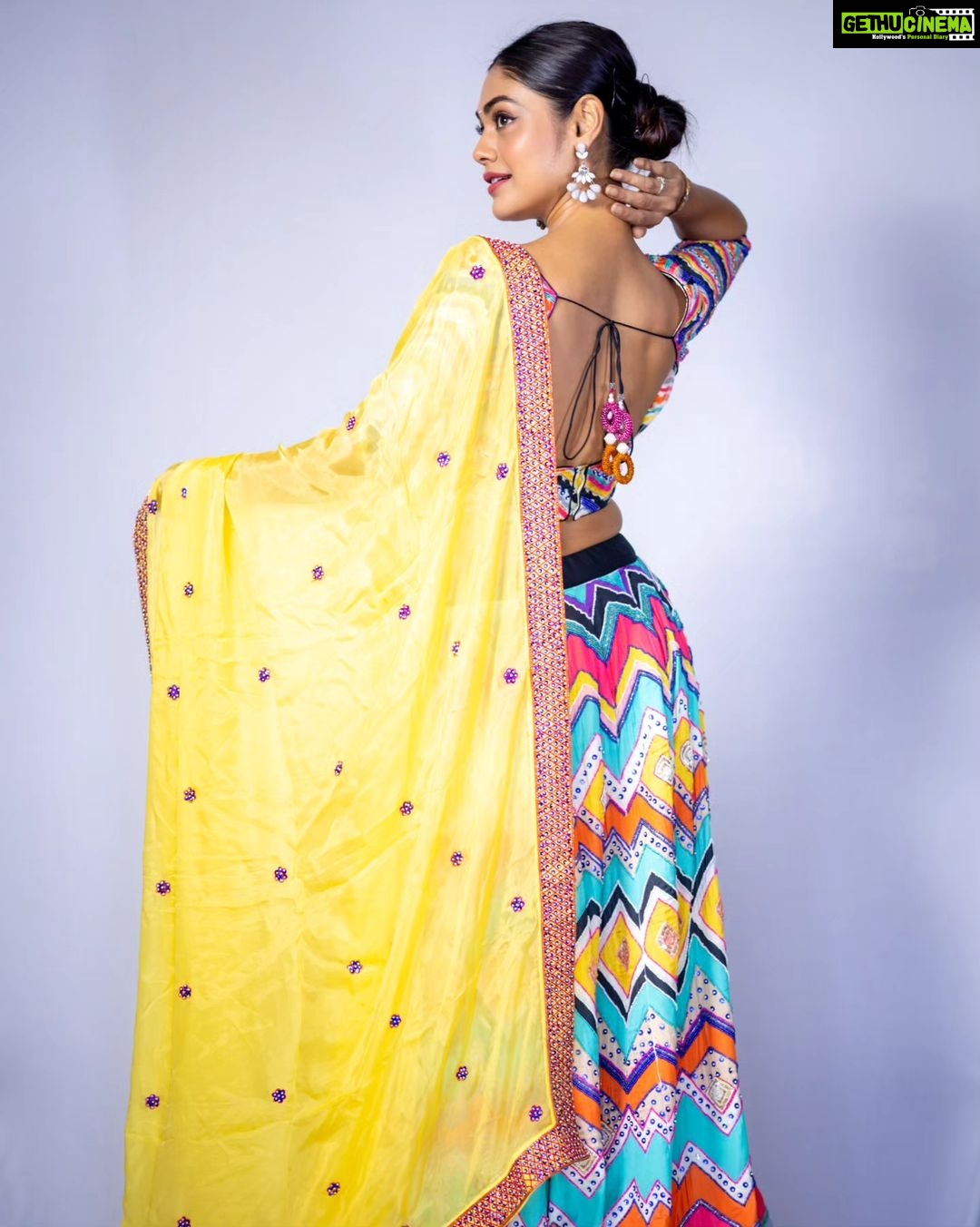 Sreejita De Instagram - 🌟 Weaving a colorful tapestry of tradition, fashion, and grace. 🌈✨ 🎬Shot & Edited by @ashmaneditors Wearing: @pariscreation7 #sreejitade #traditional #indianoutfit #photoshoot #style #viral #explorepage #trending