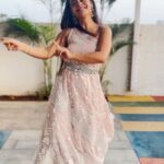 Sreejita De Instagram - Tere vaaste 💫💕 Hope I'm not to late for this trend 🙈 🎬Shot & Edited by @ashmaneditors #sreejitde #dance #terevaaste #saraalikhan #vickykaushal #zarahatkezarabachke #bollywood #viral #reelitfeelit #reelkarofeelkaro #entertainment #explorepage