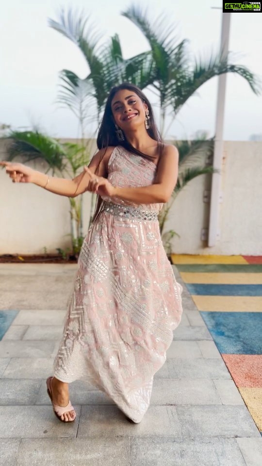 Sreejita De Instagram - Tere vaaste π«π Hope I'm not to late for this trend π π¬Shot & Edited by @ashmaneditors #sreejitde #dance #terevaaste #saraalikhan #vickykaushal #zarahatkezarabachke #bollywood #viral #reelitfeelit #reelkarofeelkaro #entertainment #explorepage