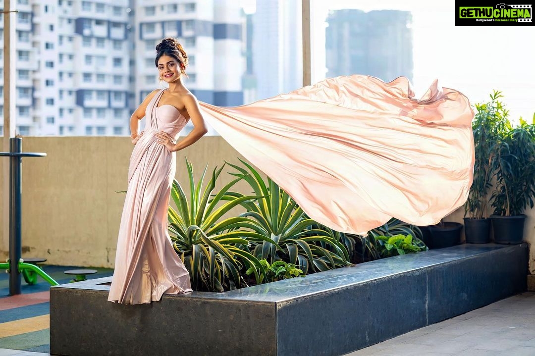 Sreejita De Instagram - Embracing the power of simplicity, making a statement with class. 💖💫 🎬Shot & Edited by @ashmaneditors Outfit - @the_simsstudio @seema_patel30 #sreejitde #viral #explorepage #ClassyPresence #SimplyBeautiful #trending #explore #style #pink #hot #explore #instagood #glamour #photoshoot #celebstyle
