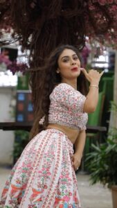 Sreejita De Instagram - Let’s groove…. 💃🏻 

Shot by :- @lsd.photography.official 
Post production:- @theweddingfilmmaker_
Wearing:- @rajarani_couture
@rajarani_coaching 

#sreejitade #dancereels #trendingreels #trending #kaavaalaa #reelsinstagram #bollywood