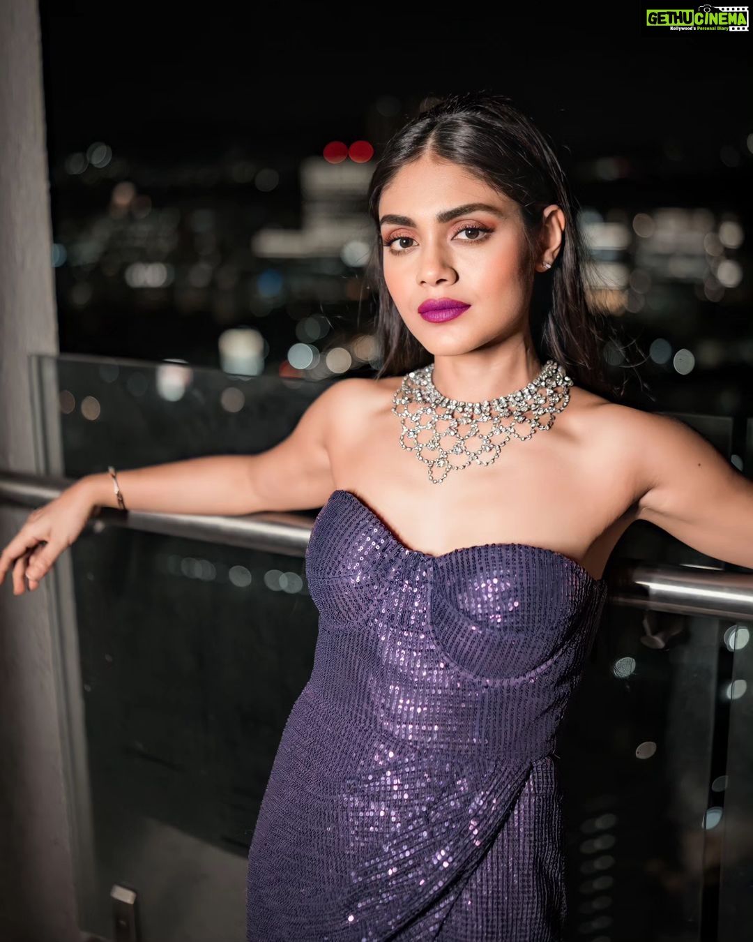 Sreejita De Instagram - In every movement, telling a story of beauty and strength. 🌟💪 🎬Shot & Edited by @ashmaneditors Wearing @the_simsstudio @seema_patel30 #sreejitade #nightphotoshoot #FashionGoals #InstaFashion #viral #explorepage #trending #explore #instagram #instadaily #style #explore #instamood #instalike #sreejitafans