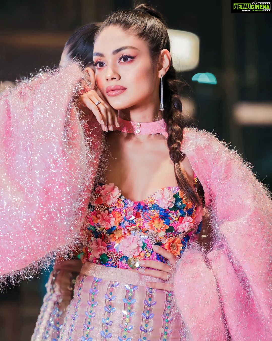 Sreejita De Instagram - Stepping onto the green carpet with grace and glamour at the IIFA Awards ππ . Wearing @iamkenferns Earrings: @kushalsfashionjewellery . #sreejitde #iifa #iifa2023 #iifarocks #iifaawards #viral #actresslife #explorepage #trending #explore #instagram #instadaily #style #pink #hot #explore #instagood #instamood #goodvibes #happymood #actresslife #dress #love #instadaily #instagram #instamood #instalike