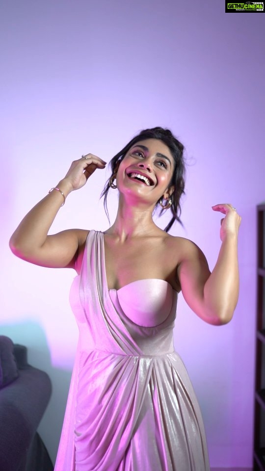 Sreejita De Instagram - Kaise hosh udte hai tumhare ๐๐ . ๐ฌShot & Edited by @ashmaneditors . Outfit - @the_simsstudio @seema_patel30 . #sreejitde #transitional #aishwaryarai #aishwaryaraibachchan #viral #explorepage #trending #explore #instagram #instadaily #style #pink #hot #explore #instagood #instamood #goodvibes #happy #happymood #best #beautiful #dress #love #instadaily #instagram #instamood #instalike