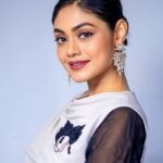 Sreejita De Instagram – Gentle elegance, a captivating presence in every frame. ✨

🎬Shot & Edited by @ashmaneditors
Wearing: @asopalav
@saree.com_by_asopalav

#sreejitade #explorepage #trending #style #fashion #beautiful #fashionista #fashiongoals #style #photoshoot #viral #explorepage #trending #explore