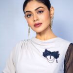 Sreejita De Instagram - Gentle elegance, a captivating presence in every frame. ✨ 🎬Shot & Edited by @ashmaneditors Wearing: @asopalav @saree.com_by_asopalav #sreejitade #explorepage #trending #style #fashion #beautiful #fashionista #fashiongoals #style #photoshoot #viral #explorepage #trending #explore