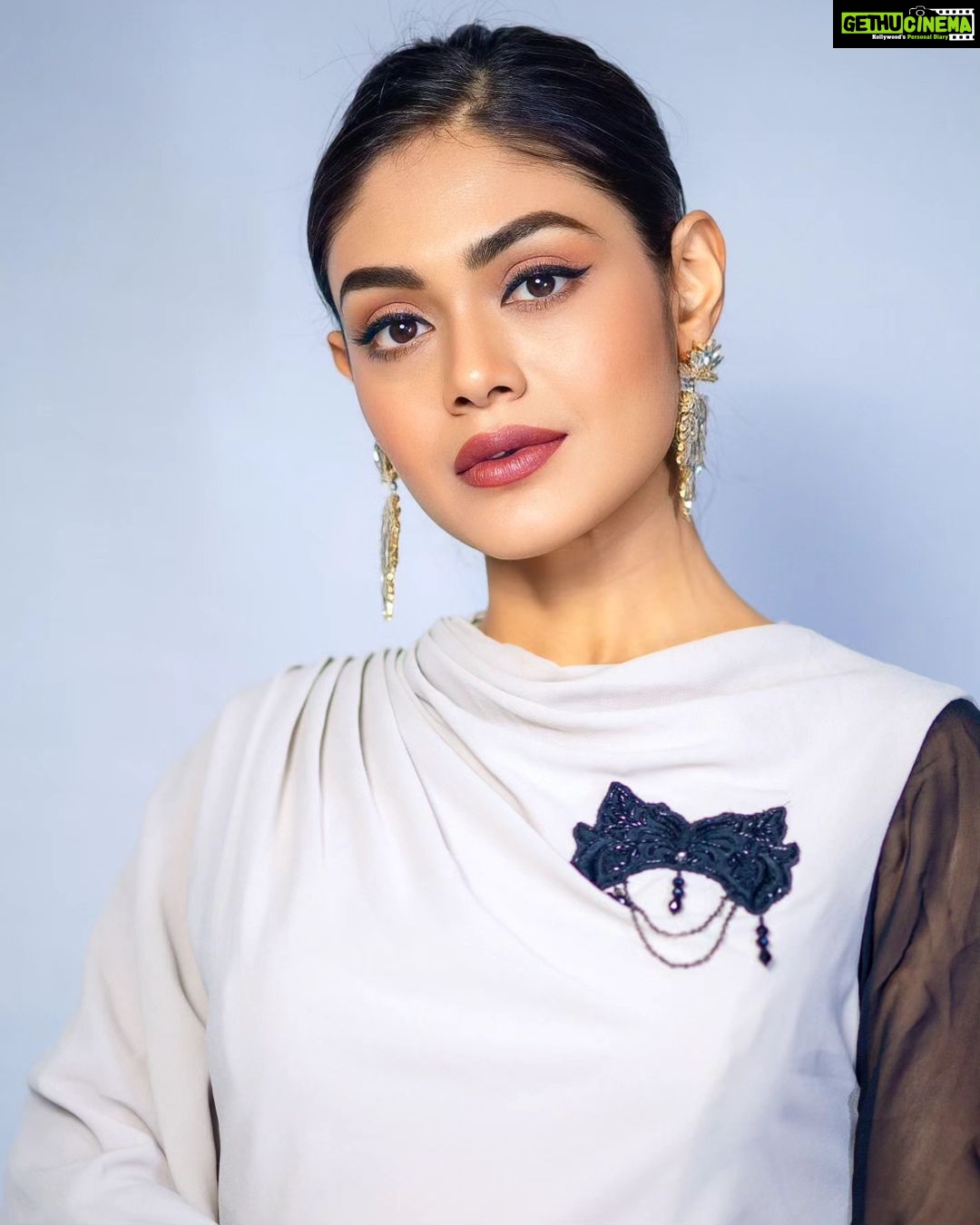 Sreejita De Instagram - Gentle elegance, a captivating presence in every frame. ✨ 🎬Shot & Edited by @ashmaneditors Wearing: @asopalav @saree.com_by_asopalav #sreejitade #explorepage #trending #style #fashion #beautiful #fashionista #fashiongoals #style #photoshoot #viral #explorepage #trending #explore