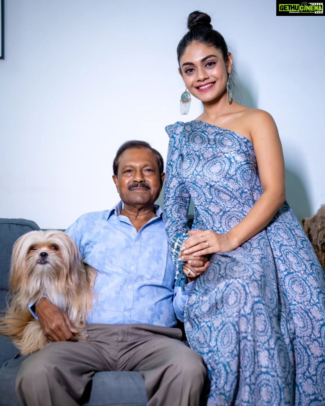 Sreejita De Instagram - Cherishing everyday, every moments spent with my superhero, my Baba. Thank you for being my father, you are the best! Happy Father's Day to the man who has always been there for me. ❤️👨👧 🎬Shot & Edited by @ashmaneditors #Sreejitade #happyfathersday #fatherdaughter #love #blessing #trendingreels #viral #explorepage #explore #trending