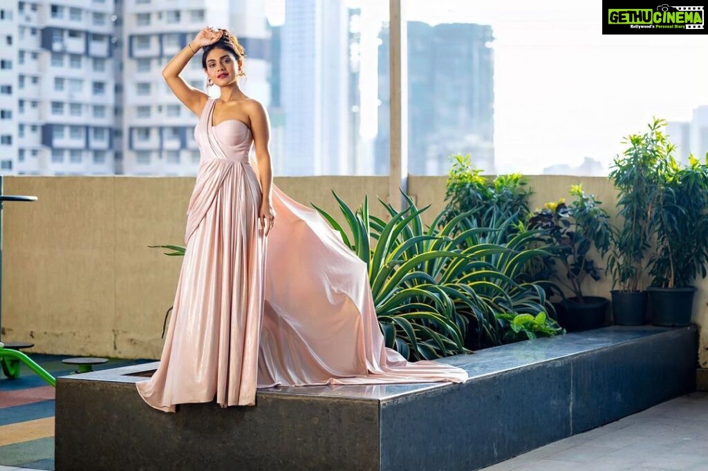Sreejita De Instagram - Embracing the power of simplicity, making a statement with class. 💖💫 🎬Shot & Edited by @ashmaneditors Outfit - @the_simsstudio @seema_patel30 #sreejitde #viral #explorepage #ClassyPresence #SimplyBeautiful #trending #explore #style #pink #hot #explore #instagood #glamour #photoshoot #celebstyle