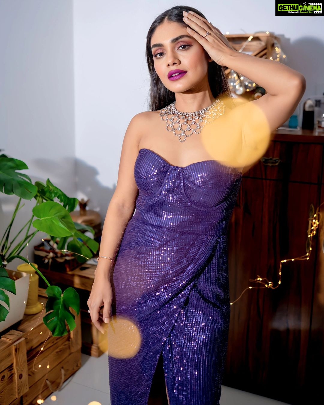 Sreejita De Instagram - Bold, beautiful, and ready to shine ⭐✨💕 🎬Shot & Edited by @ashmaneditors Wearing @the_simsstudio @seema_patel30 #sreejitade #BoldAndBeautiful #FashionGoals #InstaFashion #viral #explorepage #trending #explore #instagram #instadaily #style #explore #instamood #instalike
