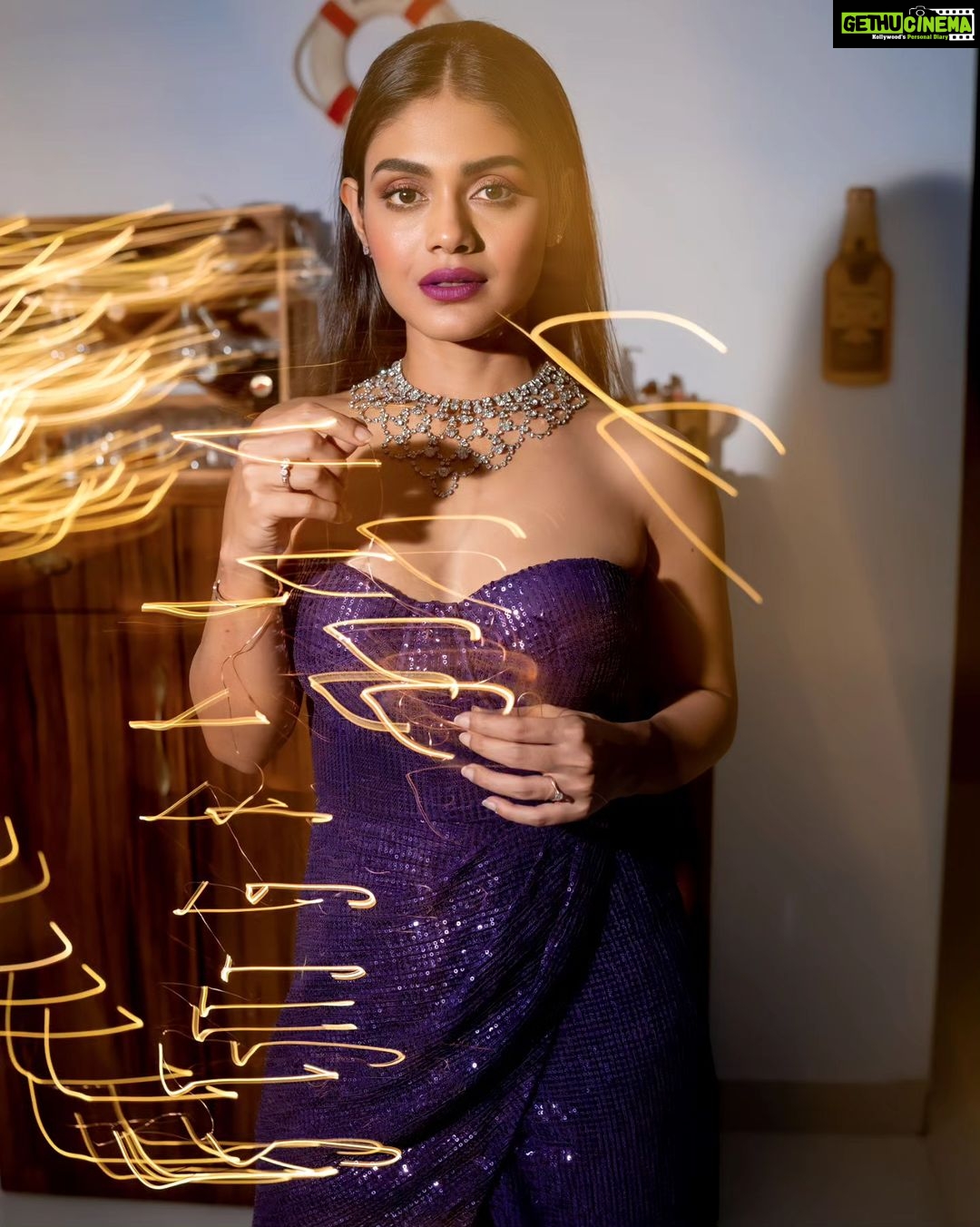 Sreejita De Instagram - Bold, beautiful, and ready to shine ⭐✨💕 🎬Shot & Edited by @ashmaneditors Wearing @the_simsstudio @seema_patel30 #sreejitade #BoldAndBeautiful #FashionGoals #InstaFashion #viral #explorepage #trending #explore #instagram #instadaily #style #explore #instamood #instalike