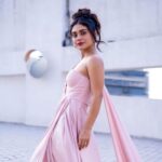 Sreejita De Instagram – A touch of grace, a dash of glamour 🩷🫰

🎬Shot & Edited by @ashmaneditors
Outfit – @the_simsstudio @seema_patel30

#sreejitde #viral #explorepage  #InnerGoddess #trending #explore #instagram #instadaily #style #pink #hot #explore #instagood #glamour #photoshoot #celebstyle
