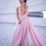 Sreejita De Instagram – A touch of grace, a dash of glamour 🩷🫰

🎬Shot & Edited by @ashmaneditors
Outfit – @the_simsstudio @seema_patel30

#sreejitde #viral #explorepage  #InnerGoddess #trending #explore #instagram #instadaily #style #pink #hot #explore #instagood #glamour #photoshoot #celebstyle
