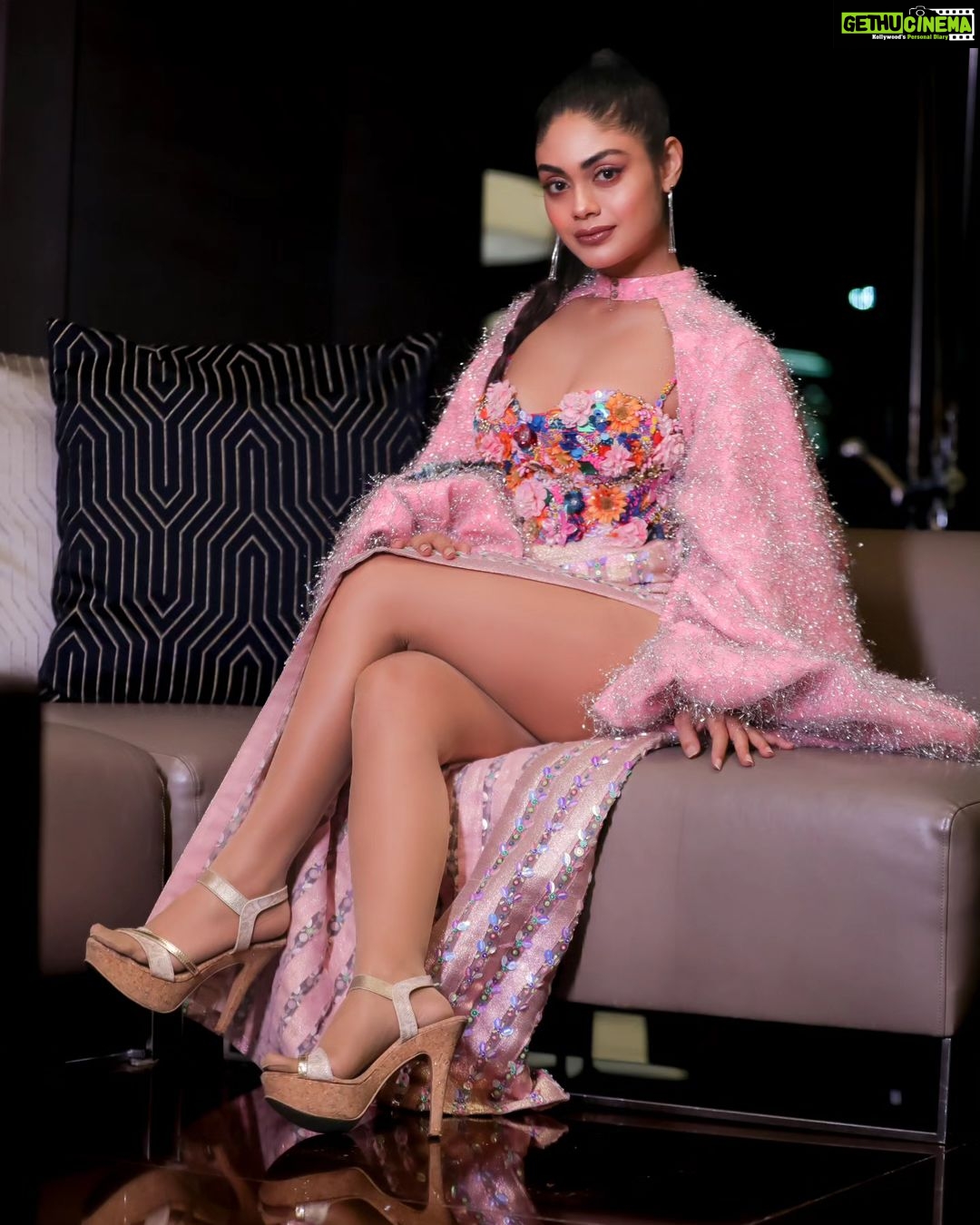 Sreejita De Instagram - Stepping onto the green carpet with grace and glamour at the IIFA Awards ππ . Wearing @iamkenferns Earrings: @kushalsfashionjewellery . #sreejitde #iifa #iifa2023 #iifarocks #iifaawards #viral #actresslife #explorepage #trending #explore #instagram #instadaily #style #pink #hot #explore #instagood #instamood #goodvibes #happymood #actresslife #dress #love #instadaily #instagram #instamood #instalike