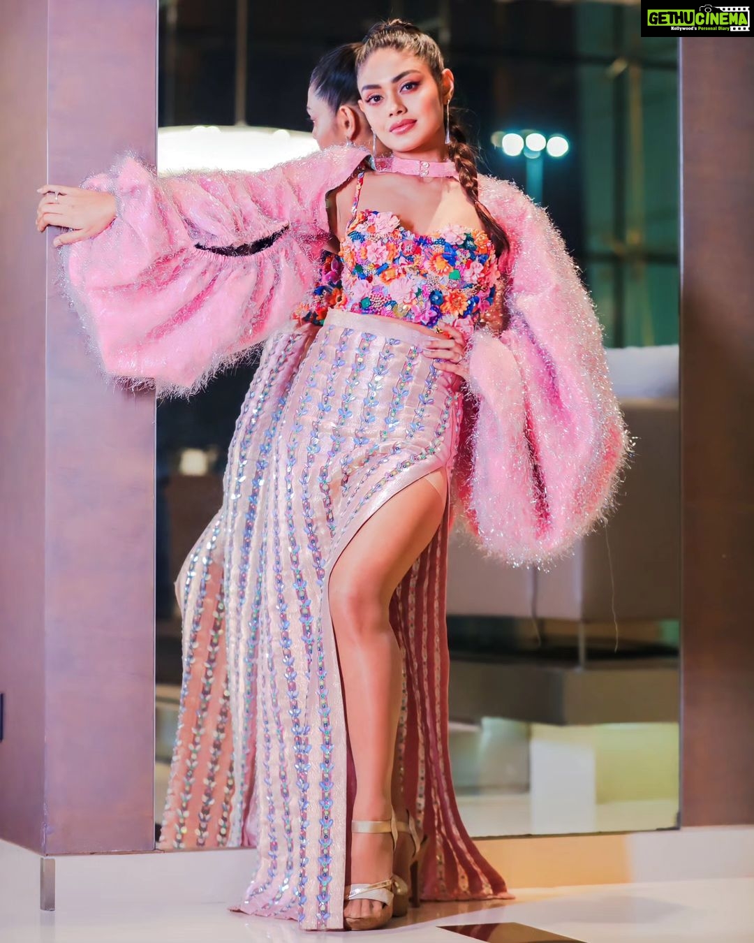 Sreejita De Instagram - Stepping onto the green carpet with grace and glamour at the IIFA Awards ππ . Wearing @iamkenferns Earrings: @kushalsfashionjewellery . #sreejitde #iifa #iifa2023 #iifarocks #iifaawards #viral #actresslife #explorepage #trending #explore #instagram #instadaily #style #pink #hot #explore #instagood #instamood #goodvibes #happymood #actresslife #dress #love #instadaily #instagram #instamood #instalike